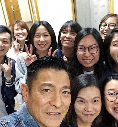在娱乐圈吃瓜演戏,揭秘明星幕后故事  第2张