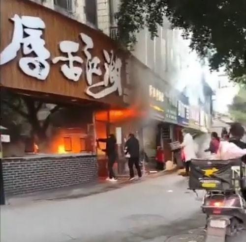 网友爆料餐厅视频大全最新,最新餐厅视频大全，揭秘美食背后的秘密